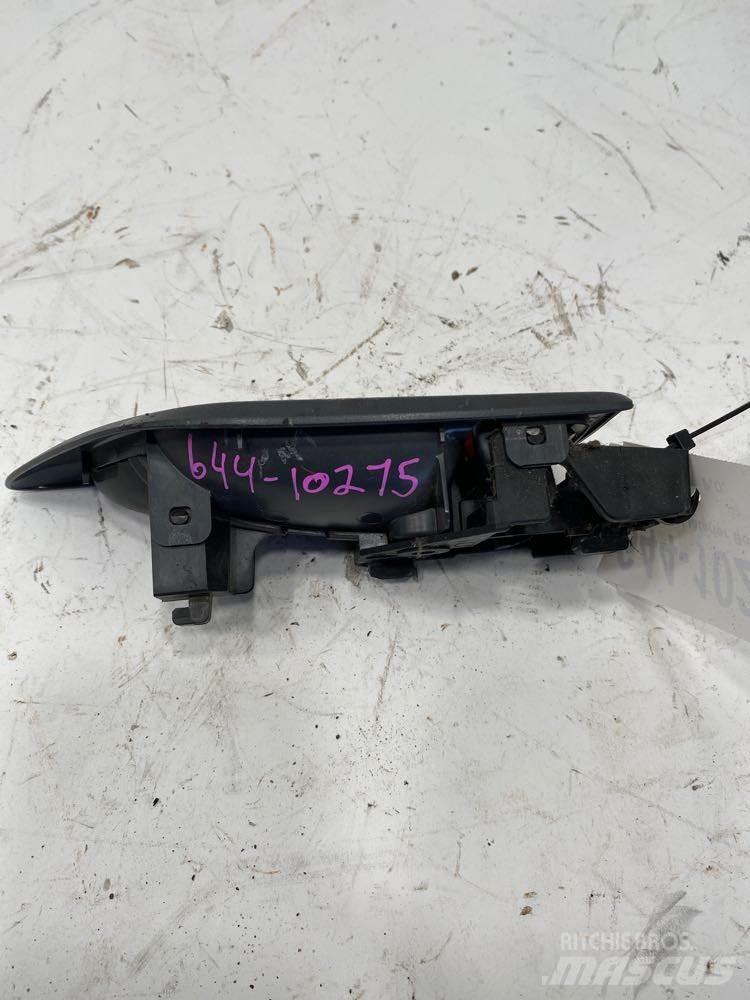 Isuzu NPR 运输工具-其他