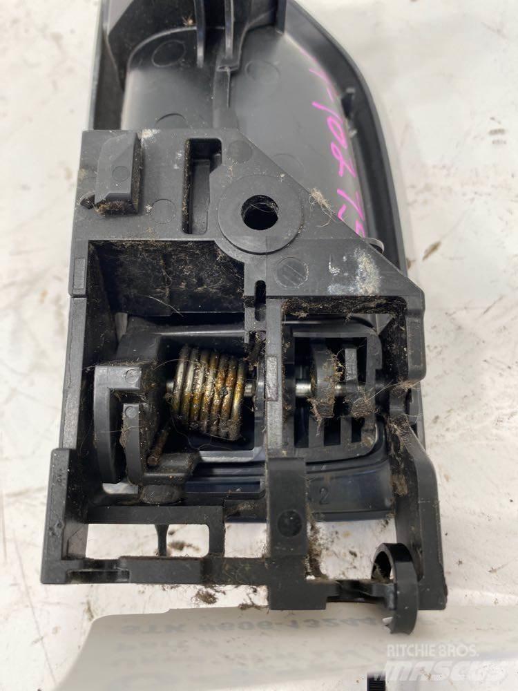 Isuzu NPR 运输工具-其他