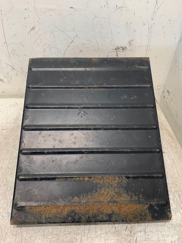 Mack  运输工具-其他
