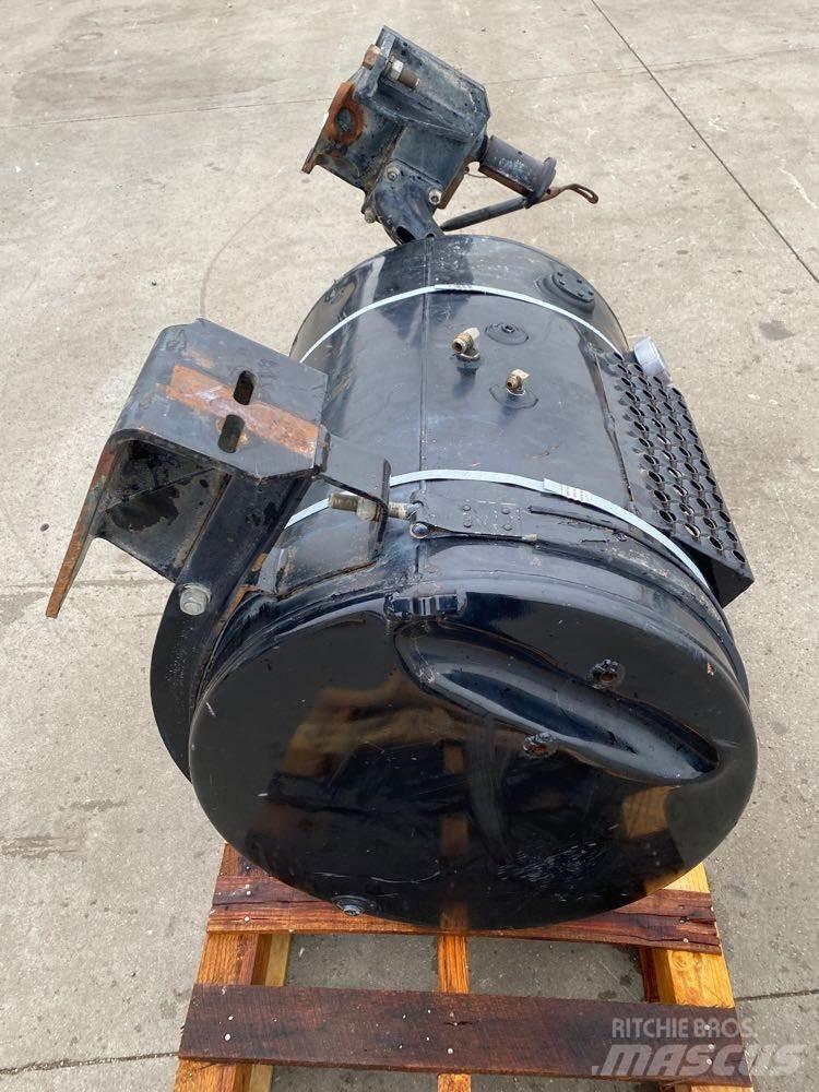 Mack  运输工具-其他