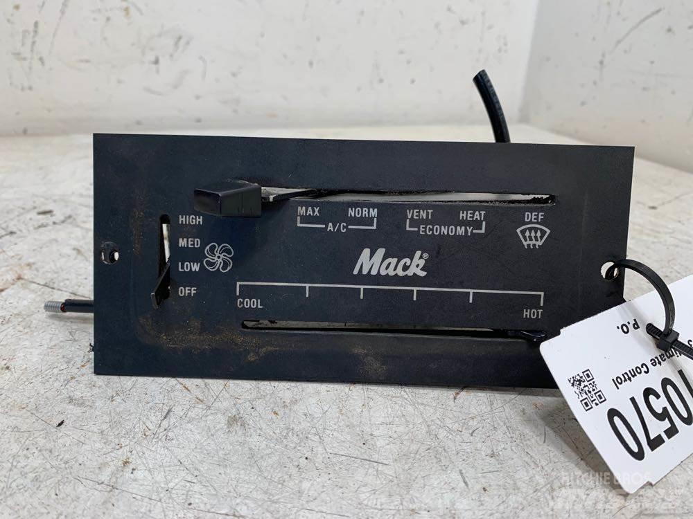 Mack CV713 电子设备