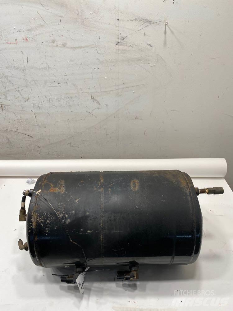 Mack CV713 运输工具-其他