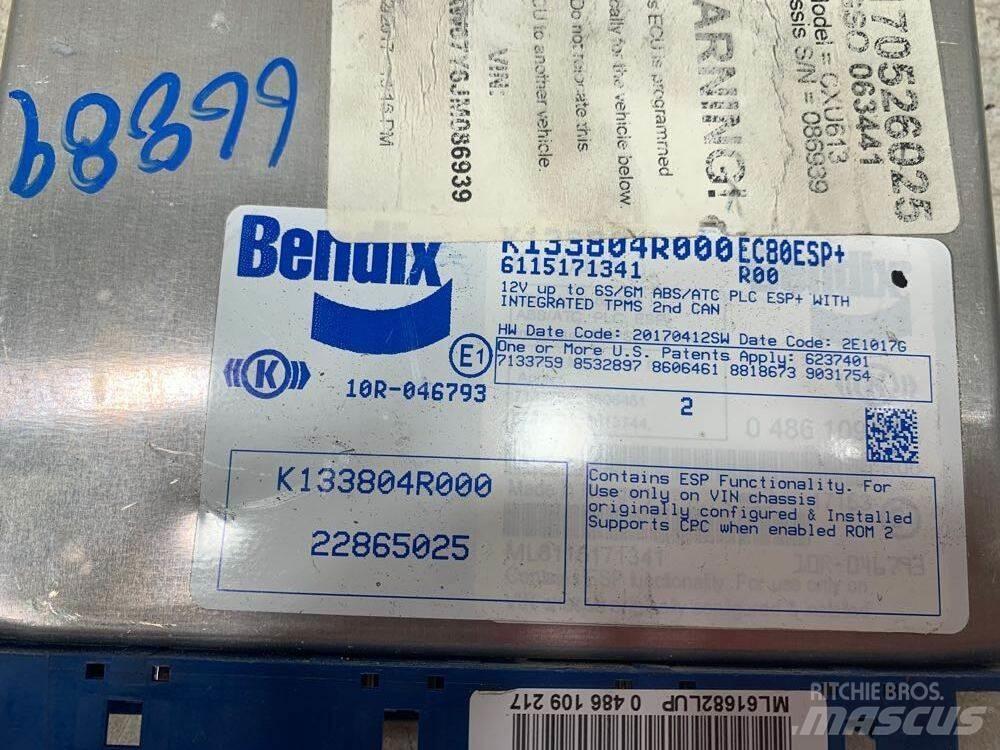 Mack CXU 电子设备