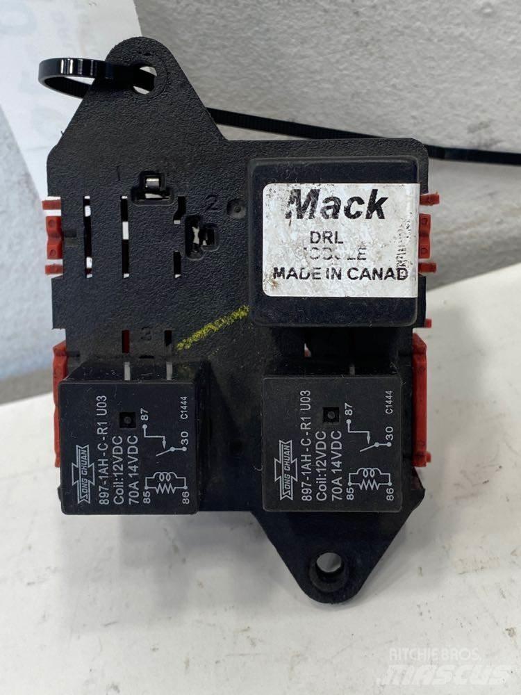 Mack GU 驾驶室与内部