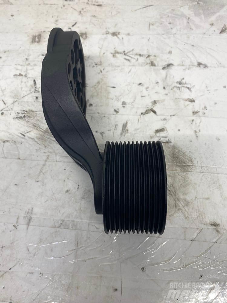 Mack MP8 运输工具-其他