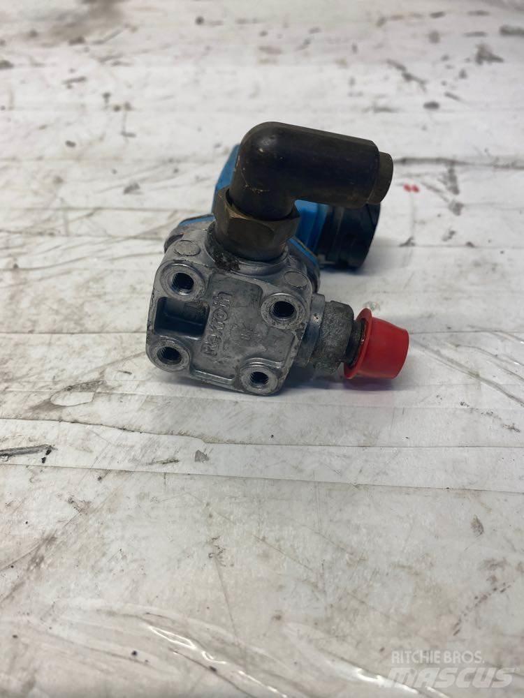 Mack MP8 运输工具-其他