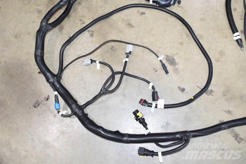 Paccar  运输工具-其他
