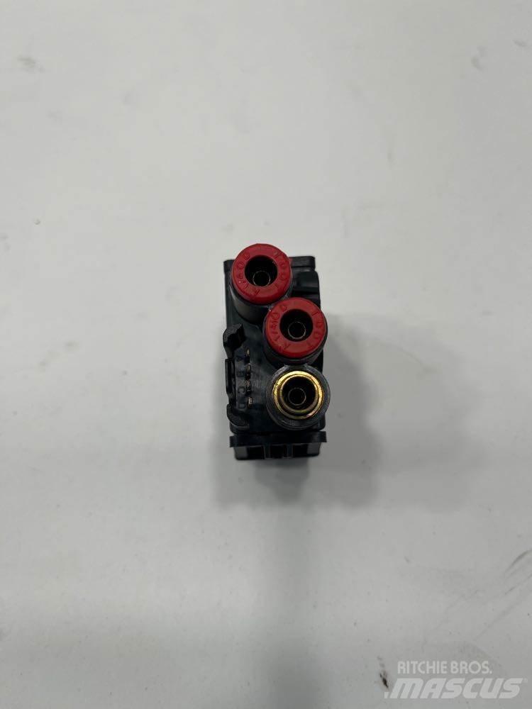 Paccar  电子设备