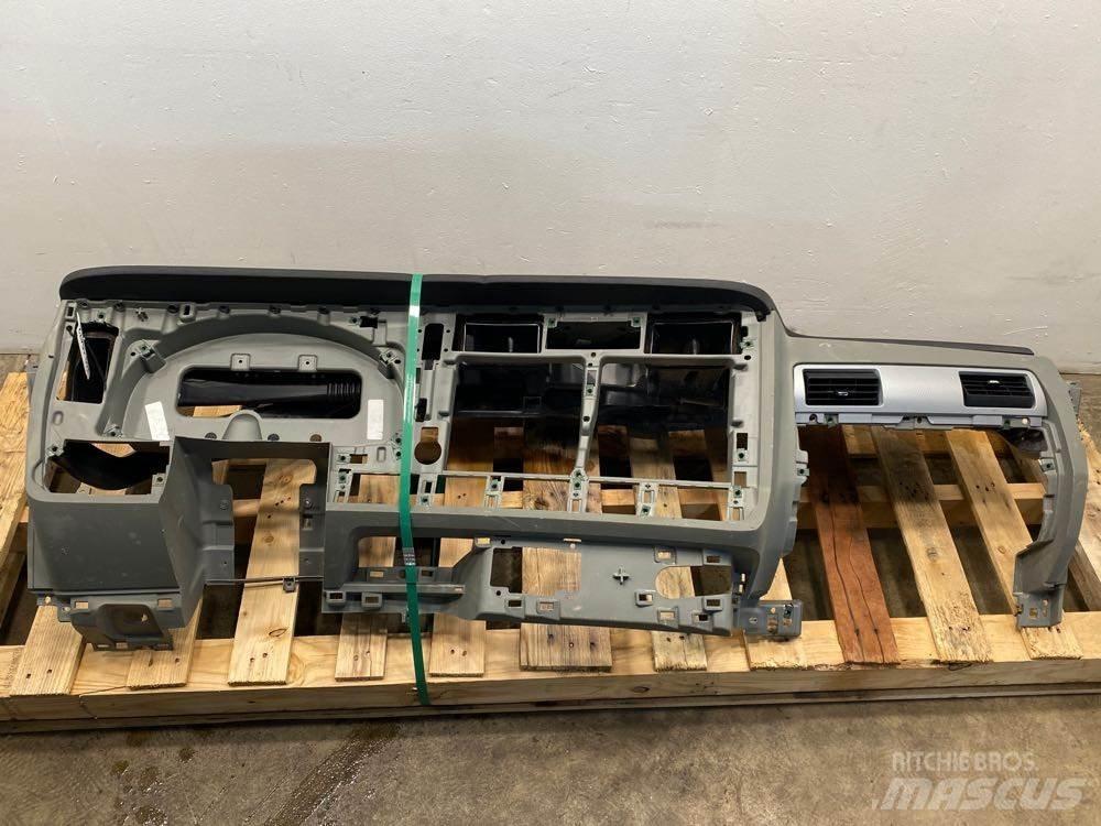 Paccar  运输工具-其他
