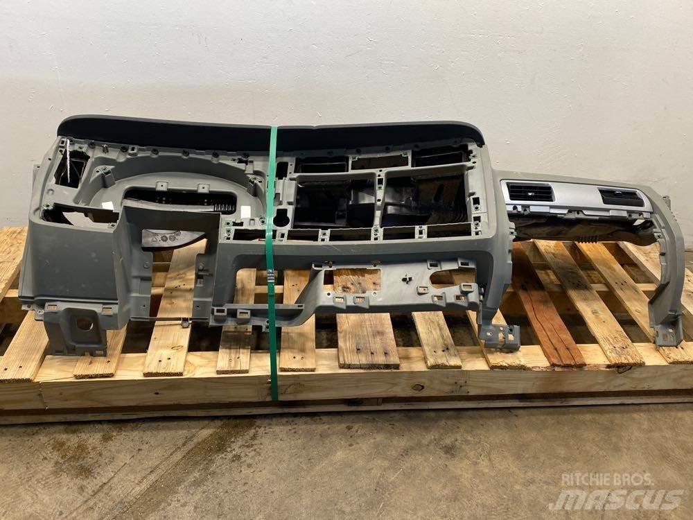 Paccar  运输工具-其他