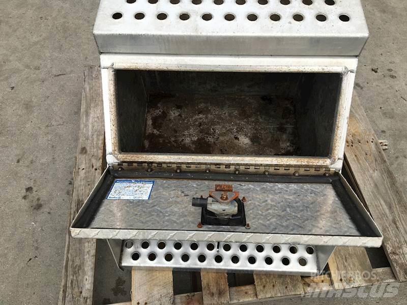 Volvo VNL 运输工具-其他