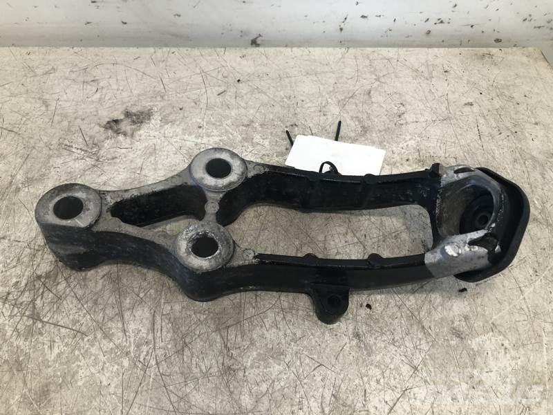 Volvo VNL 散热器