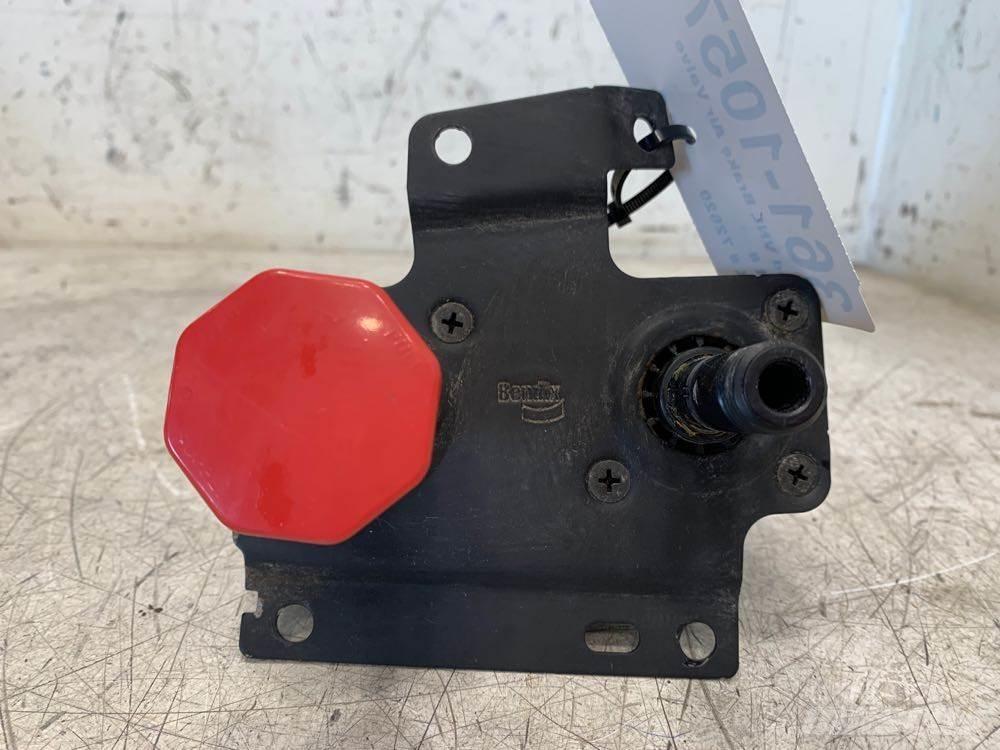 Volvo VNL 运输工具-其他