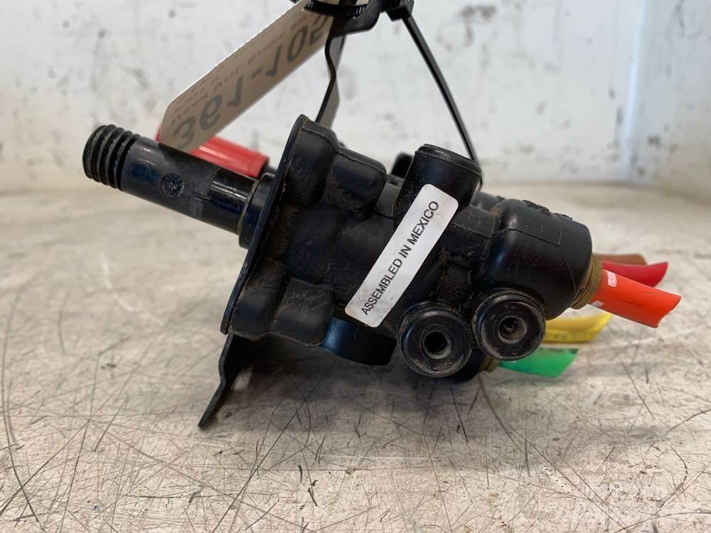 Volvo VNL 运输工具-其他