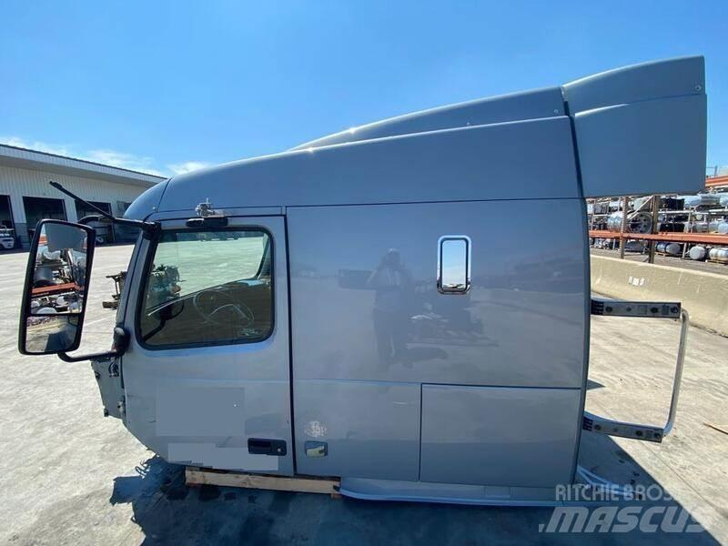 Volvo VNL 驾驶室与内部