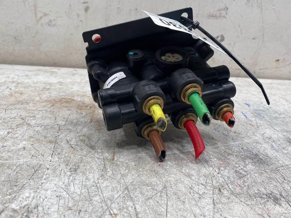 Volvo VNL 运输工具-其他