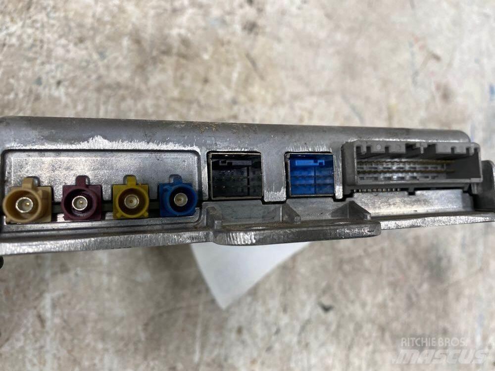 Volvo VNL 驾驶室与内部