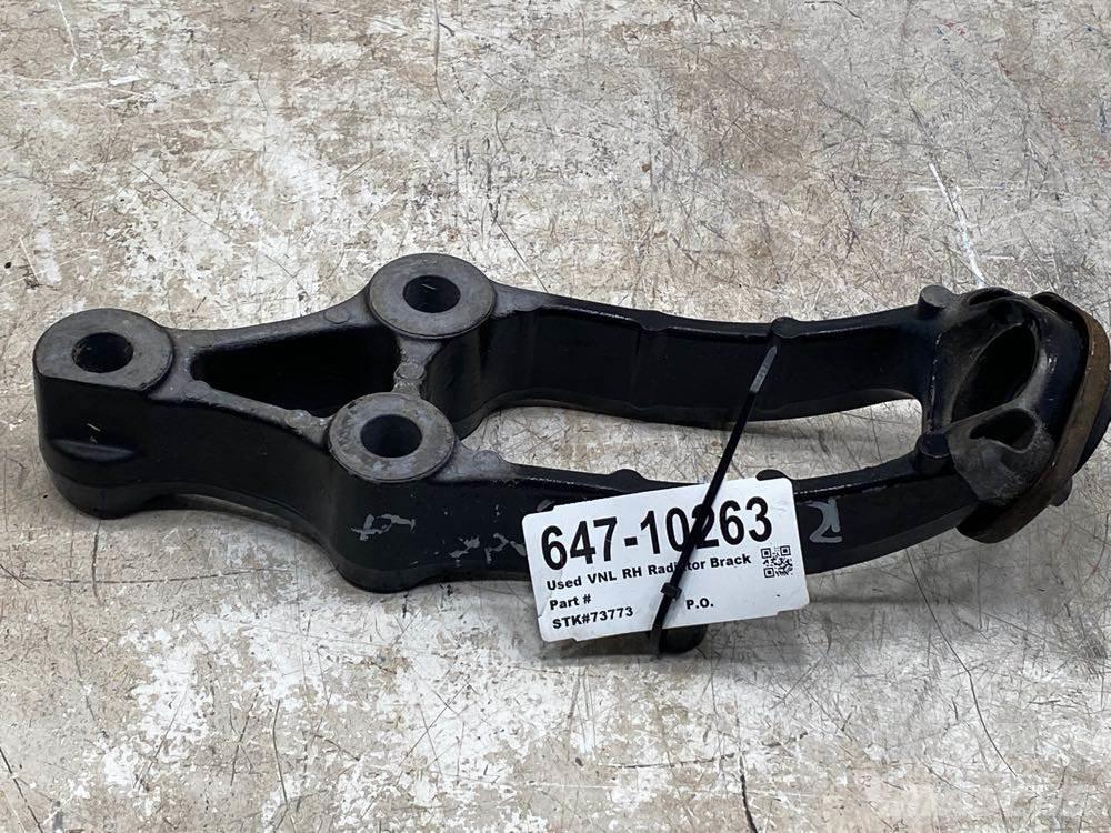 Volvo VNL 散热器
