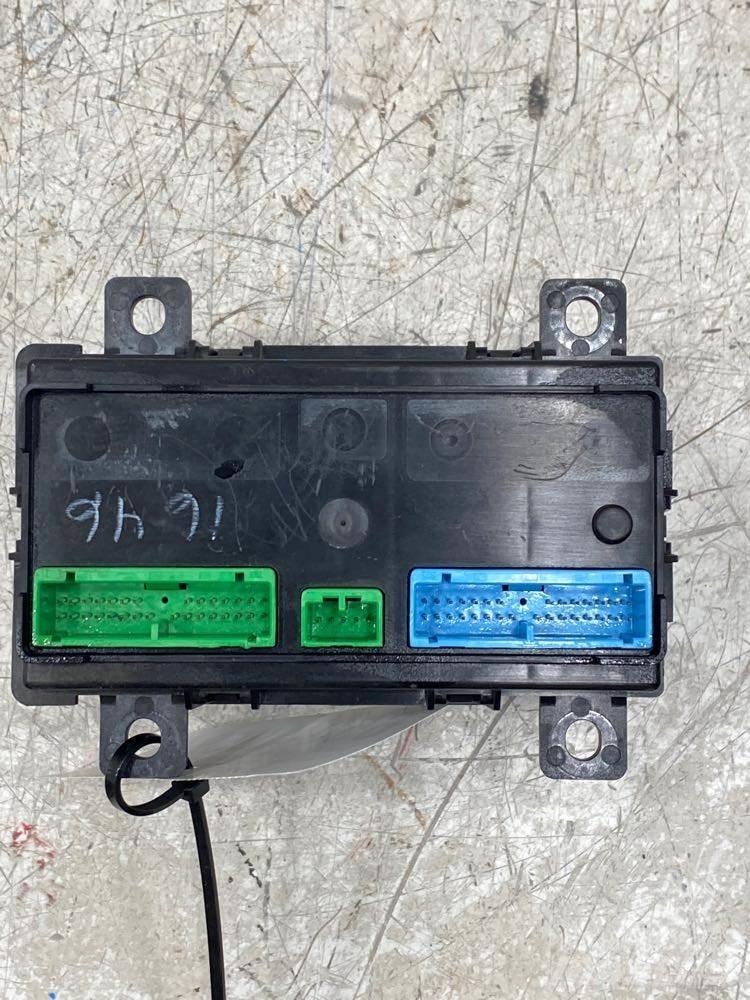Volvo VNL 驾驶室与内部