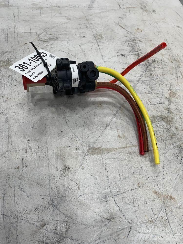 Volvo VNL 运输工具-其他