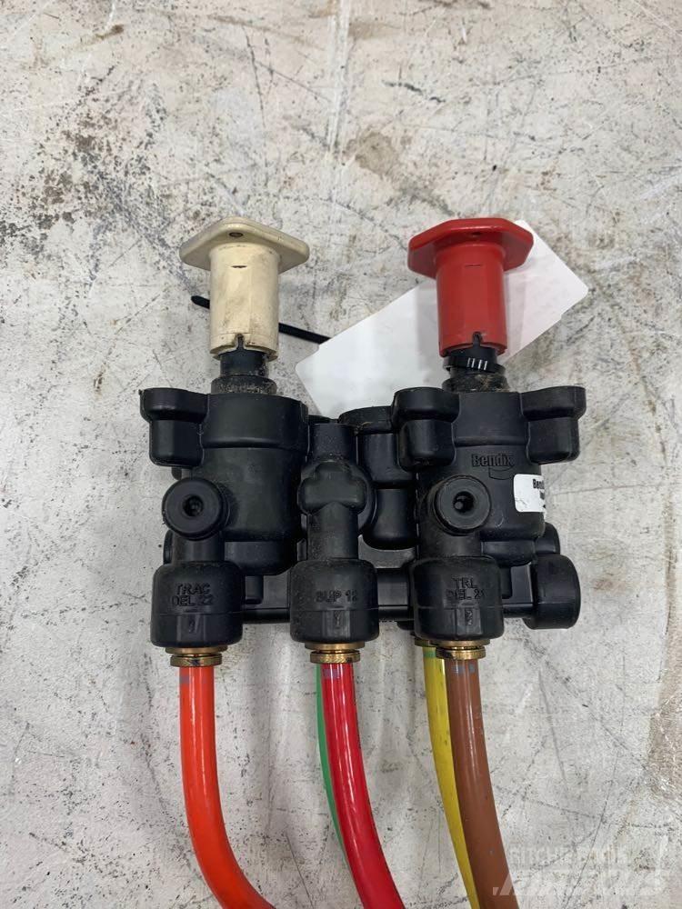 Volvo VNL 运输工具-其他