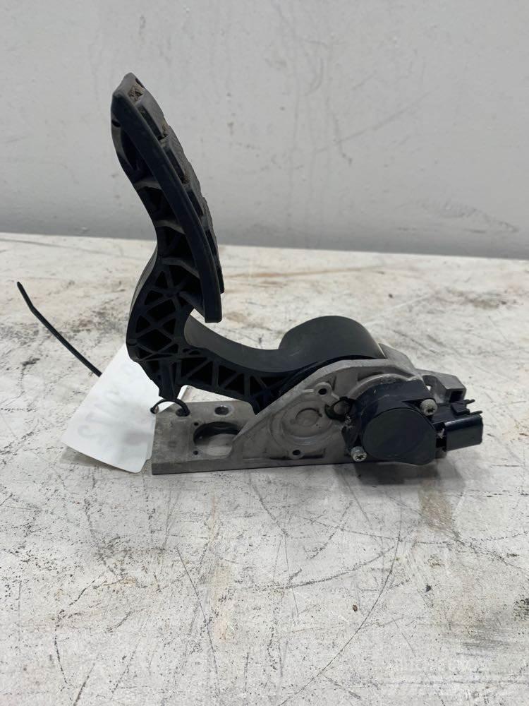 Volvo VNL 运输工具-其他