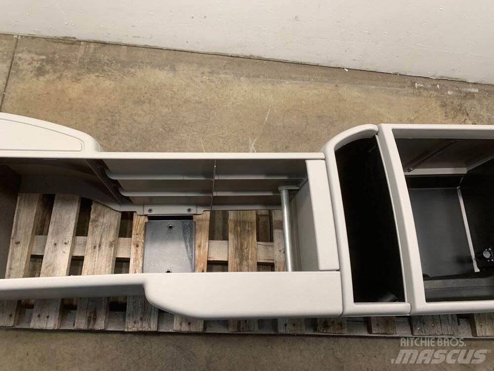 Volvo VNL 驾驶室与内部