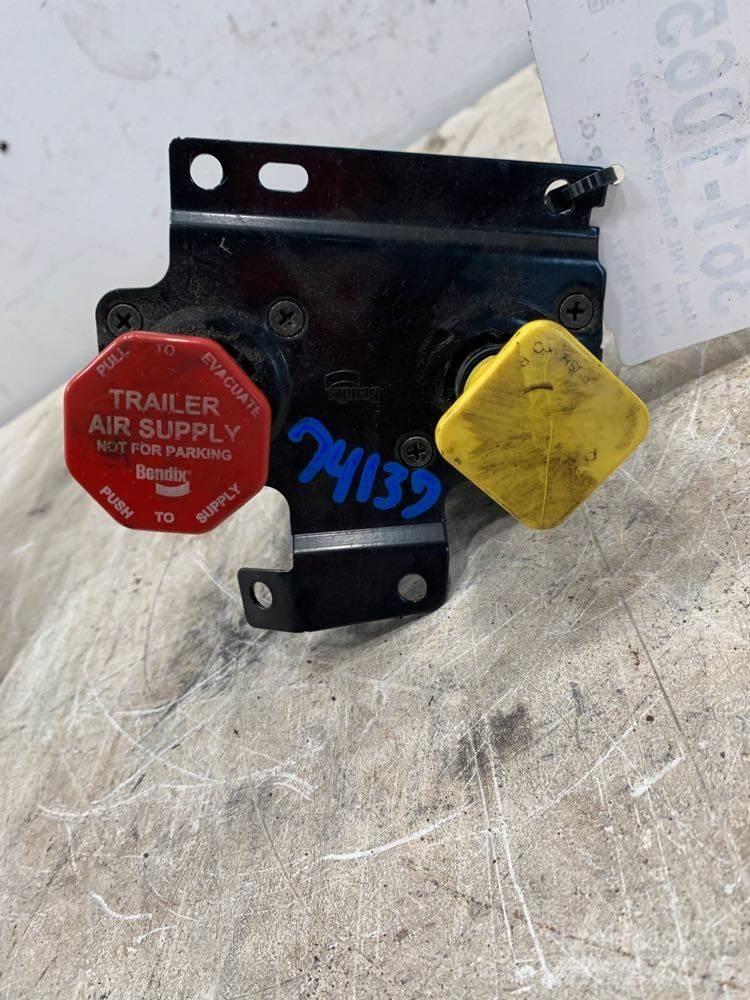 Volvo VNL 运输工具-其他