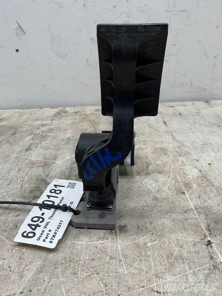 Volvo VNL 运输工具-其他