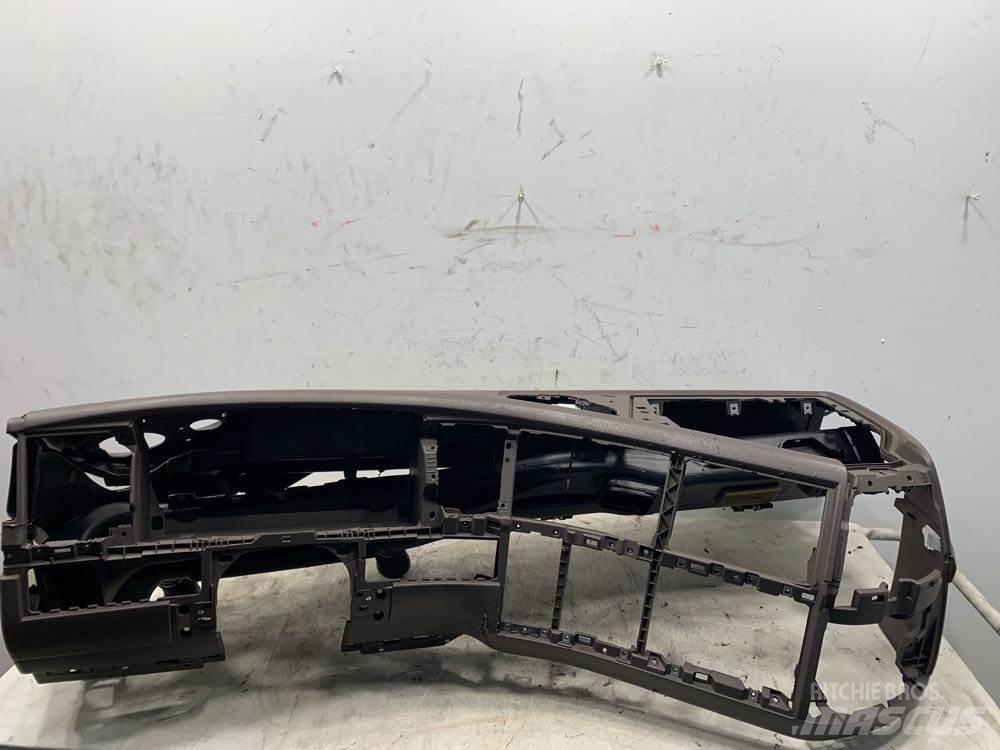 Volvo VNL 运输工具-其他