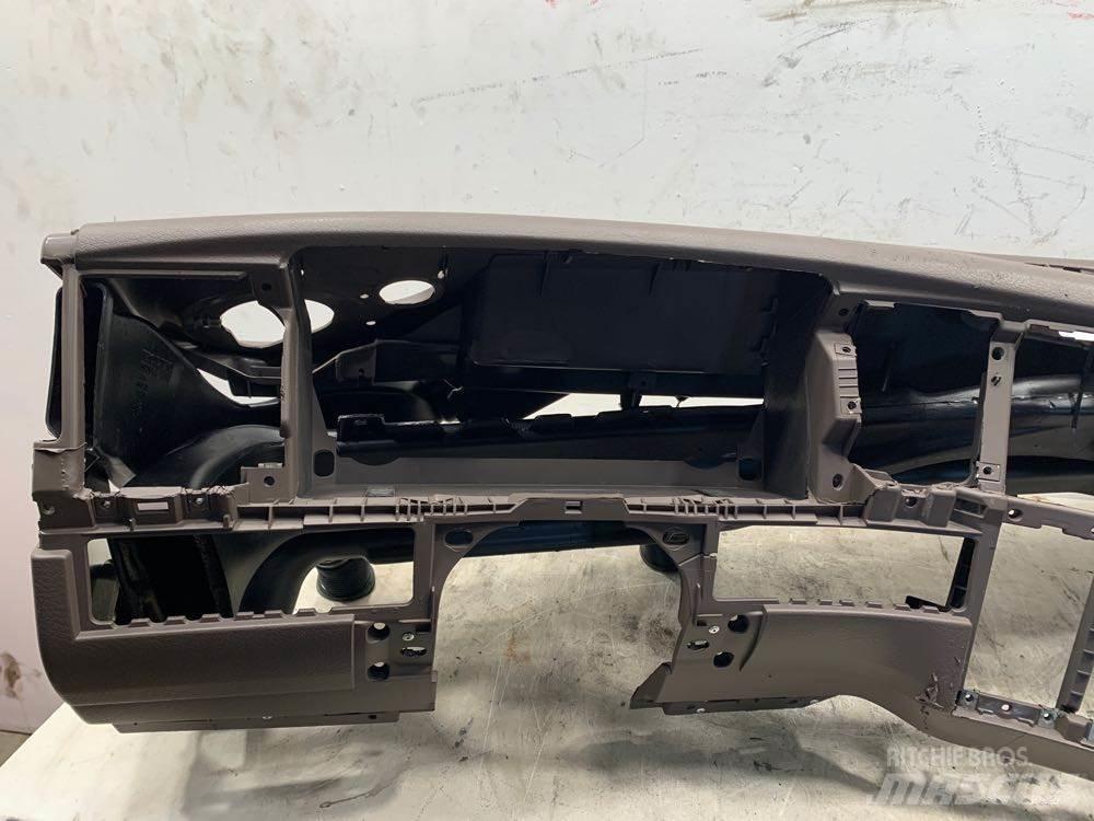 Volvo VNL 运输工具-其他