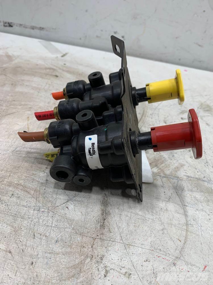 Volvo VNL 运输工具-其他