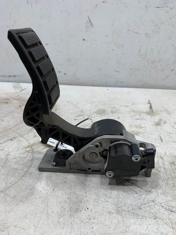 Volvo VNL 运输工具-其他