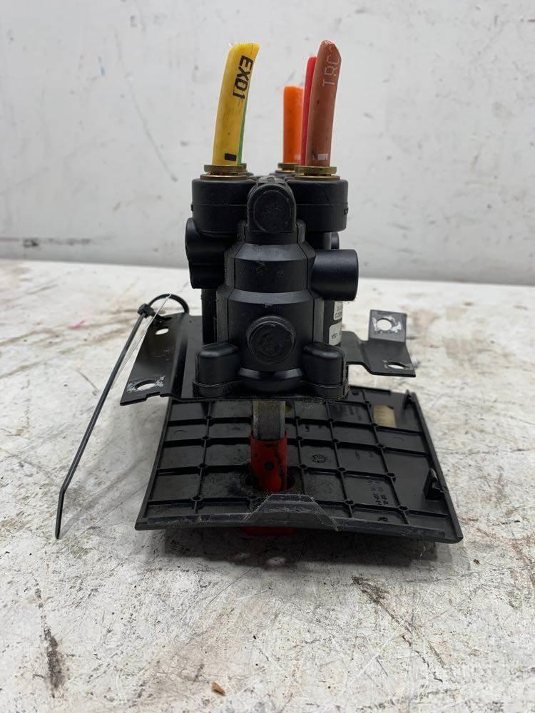 Volvo VNL 运输工具-其他