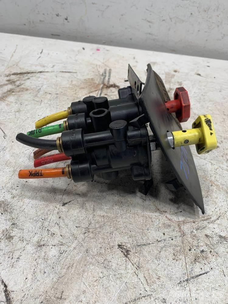 Volvo VNL 运输工具-其他