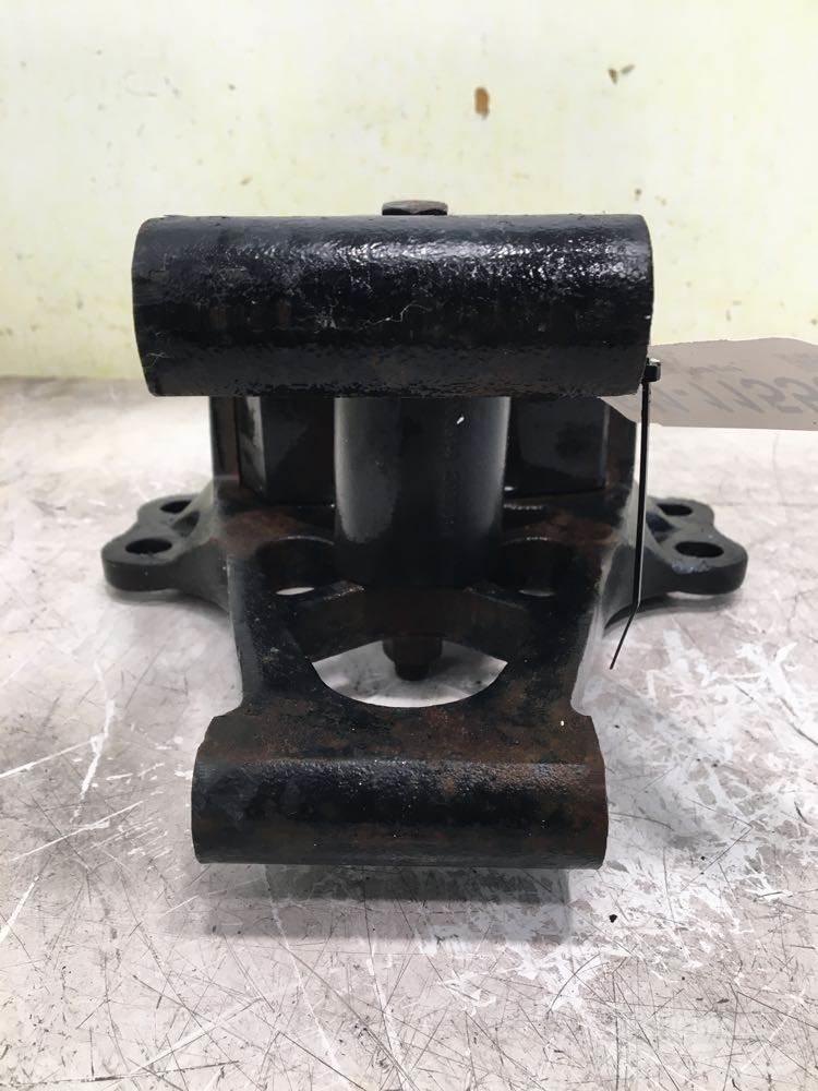Volvo WCA 底盘和悬架