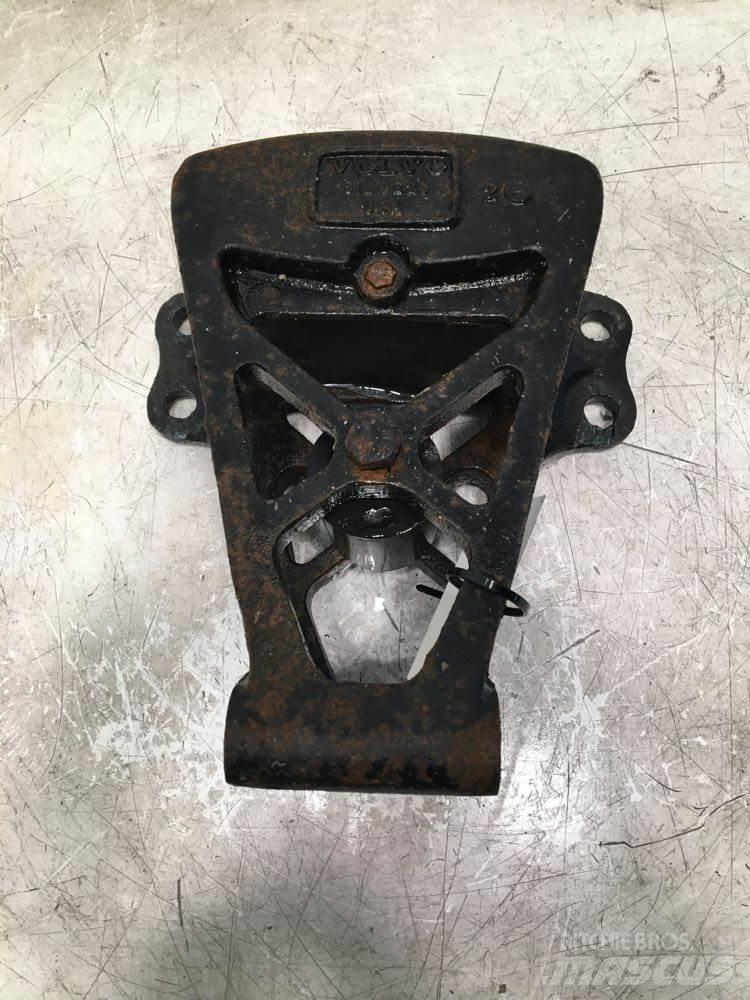 Volvo WCA 底盘和悬架