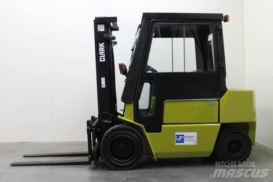 Clark DPM 30 柴油叉车