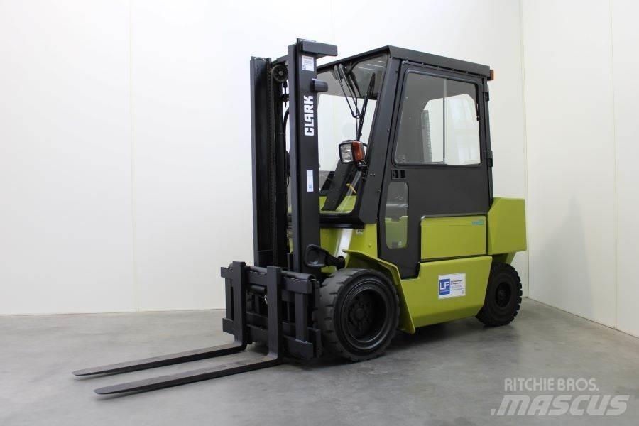 Clark DPM 30 柴油叉车