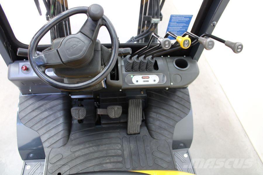 TCM FD 25 T 3 柴油叉车