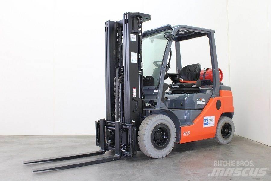 Toyota 02-8FGF25 天然气叉车