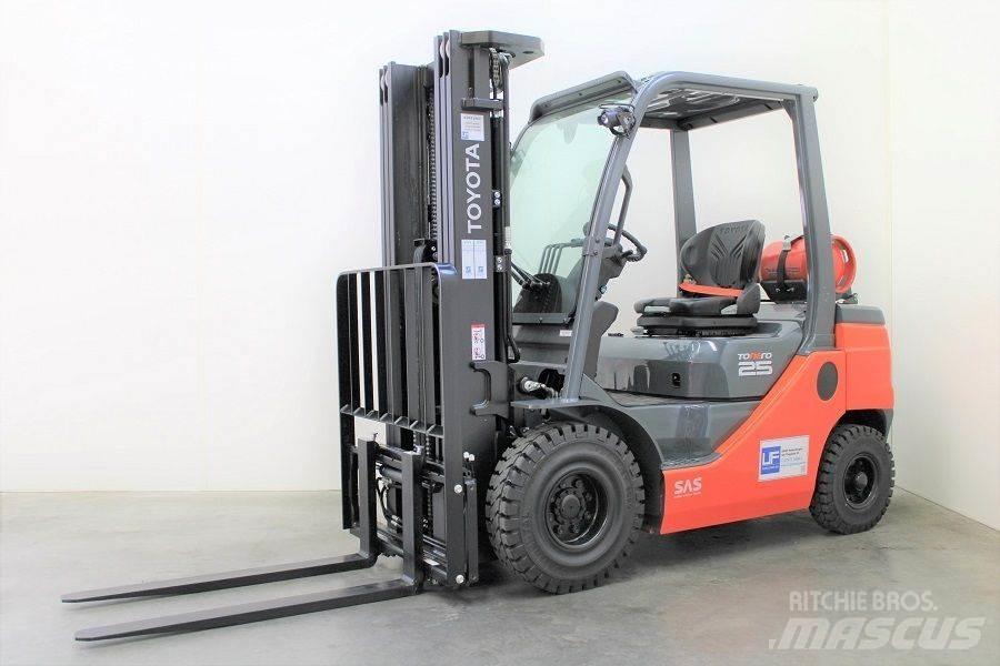 Toyota 02-8FGF25 天然气叉车