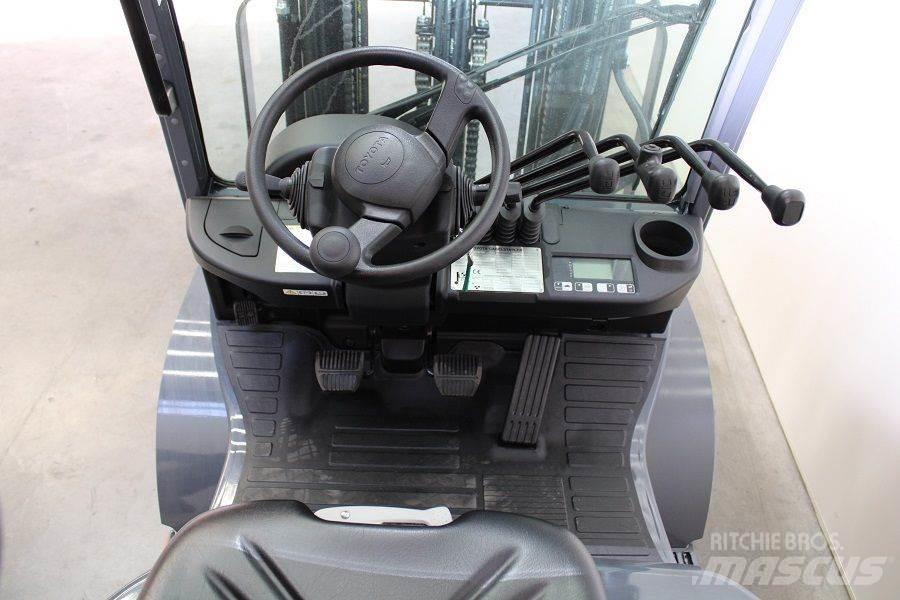 Toyota 02-8FGF25 天然气叉车