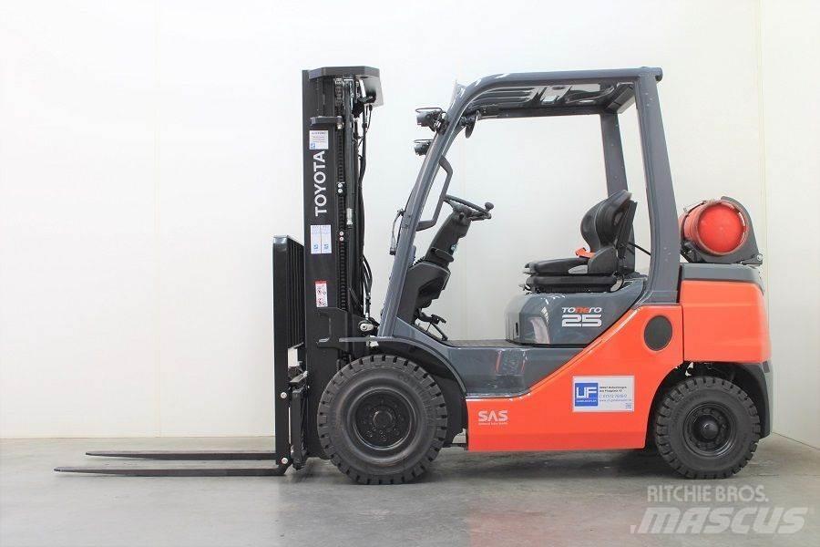 Toyota 02-8FGF25 天然气叉车