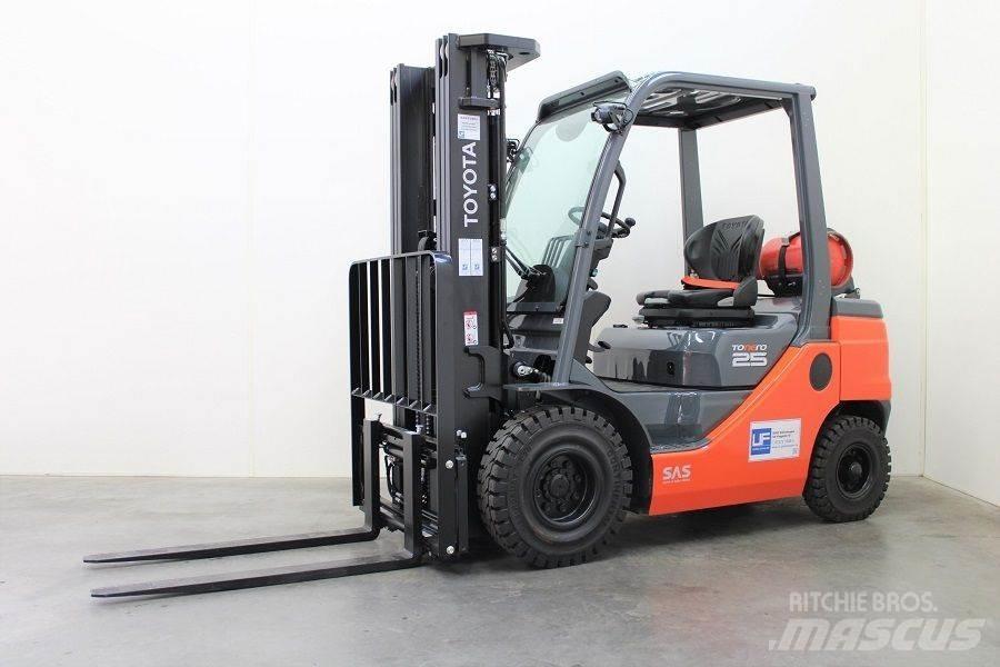 Toyota 02-8FGF25 天然气叉车