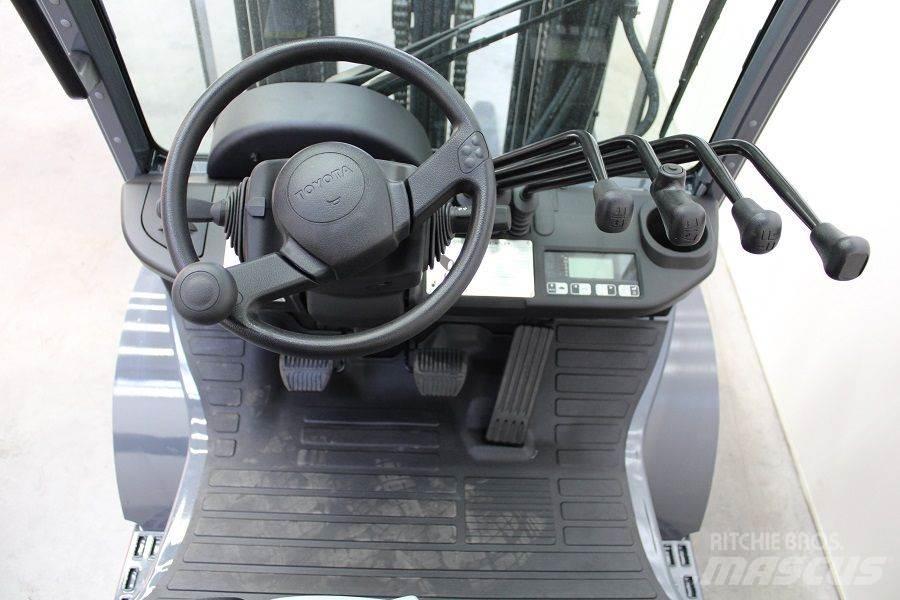 Toyota 02-8FGF25 天然气叉车