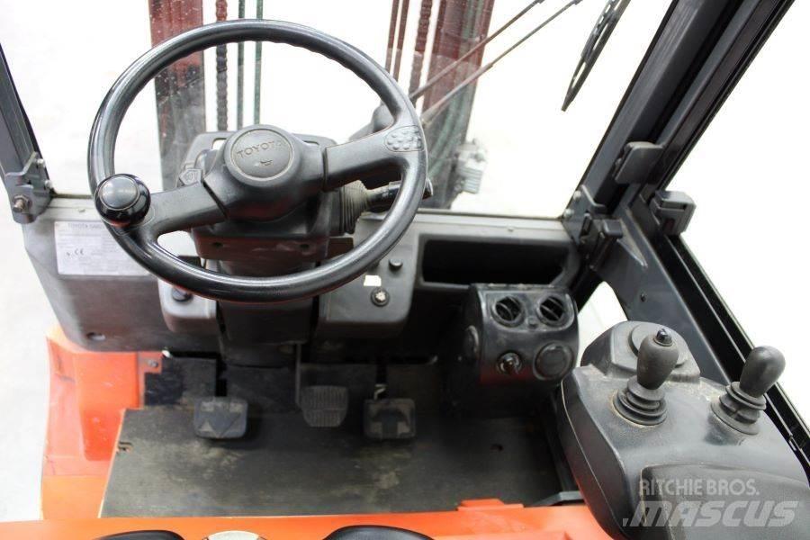 Toyota 7FBM25 电动叉车