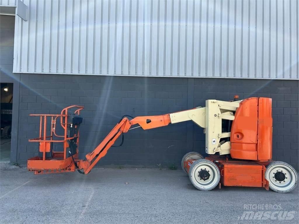 JLG E300AJ 曲臂高空工作平台