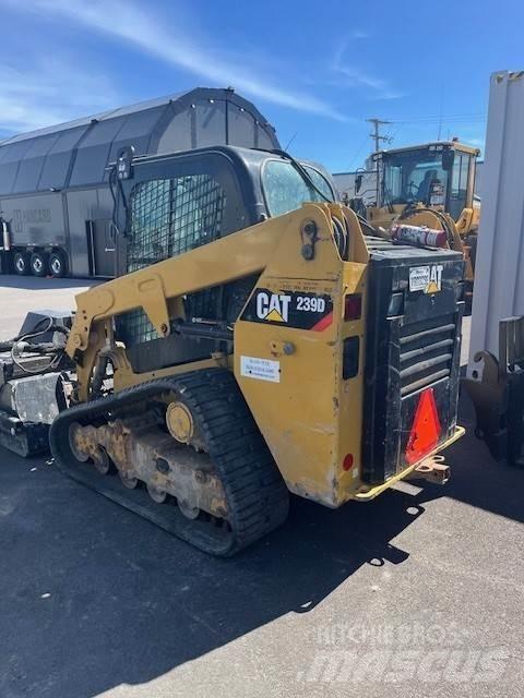 CAT 239D 牵引车