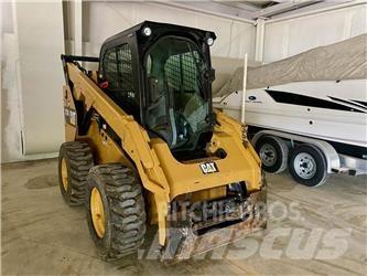 CAT 272D2 滑移装载机